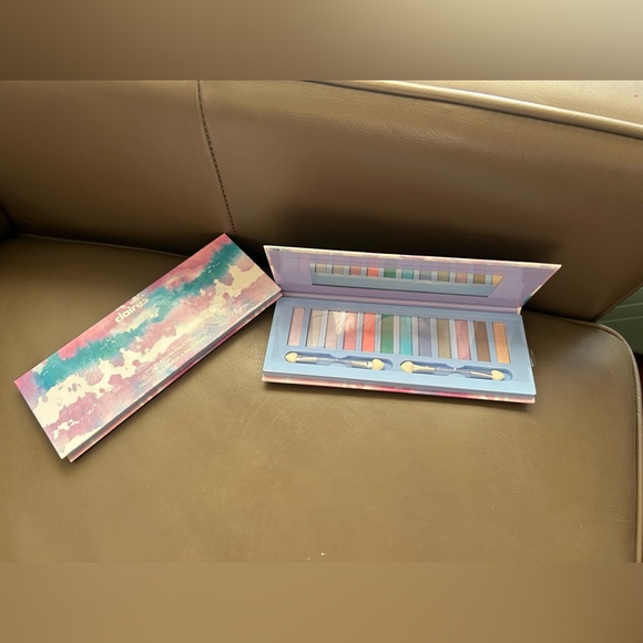 Claire's Vibrant Eyeshadow Palette with Pink, Blue, and Brown 💙🩷🤎 - Picture 1 of 10